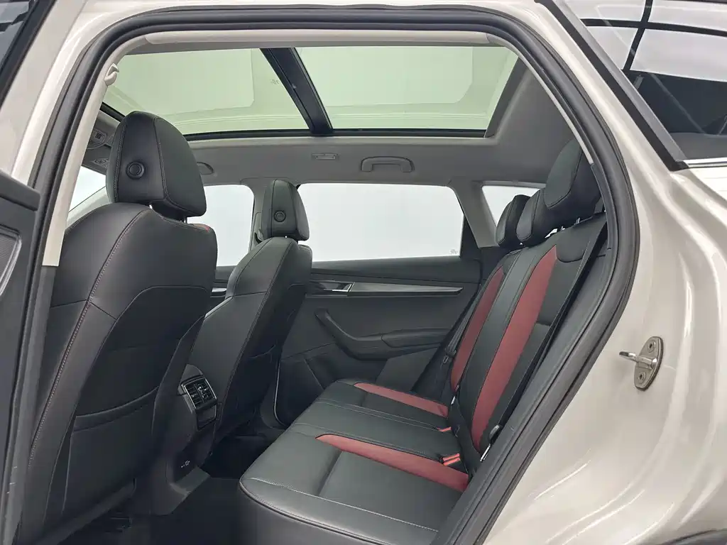 Karoq TSI280 Luxury Enjoyment