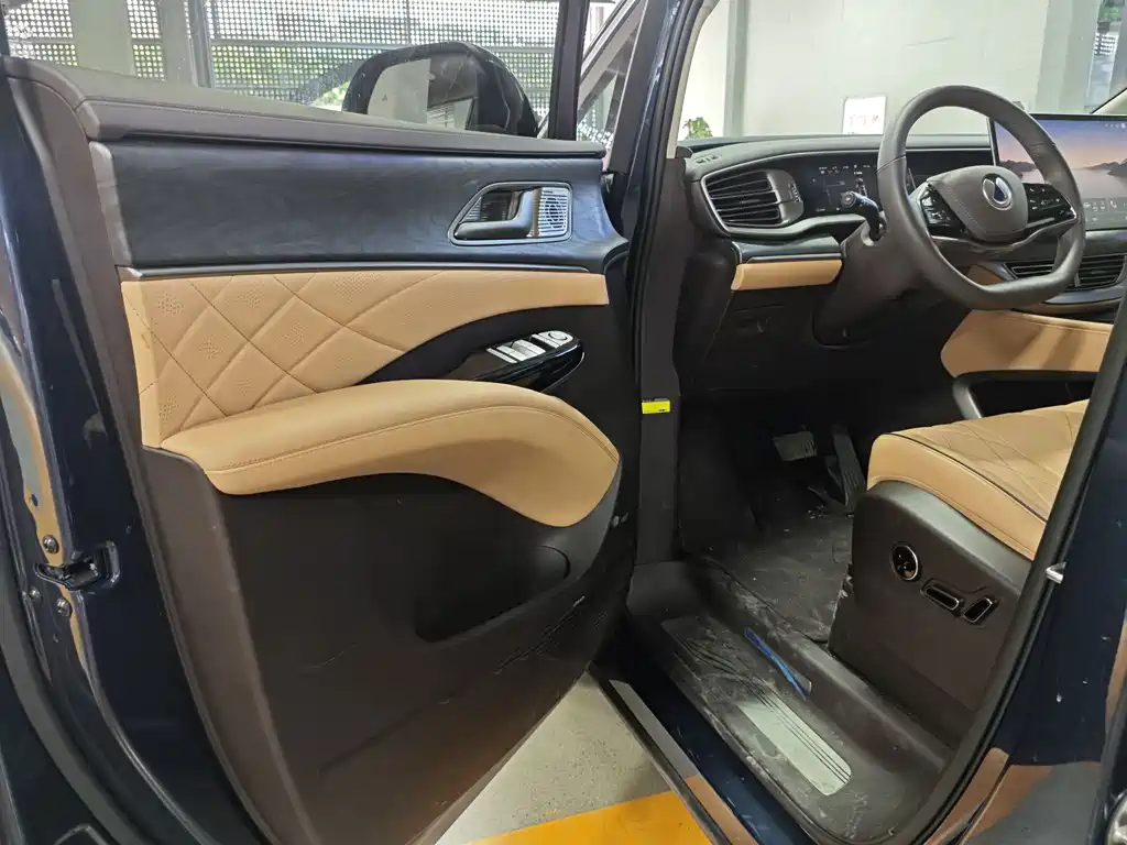 Denza D9 DM-i 1050 Premium