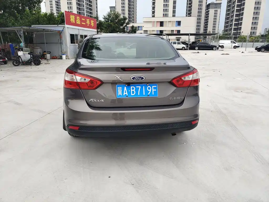 Focus Sedan 1.6 L Auto Comfort