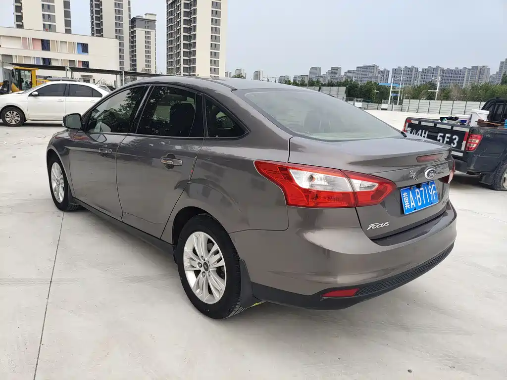 Focus Sedan 1.6 L Auto Comfort