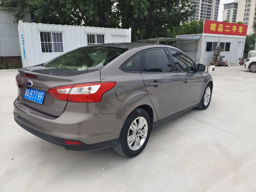 Focus Sedan 1.6 L Auto Comfort