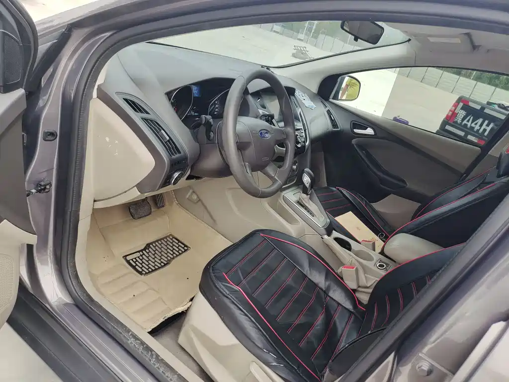 Focus Sedan 1.6 L Auto Comfort
