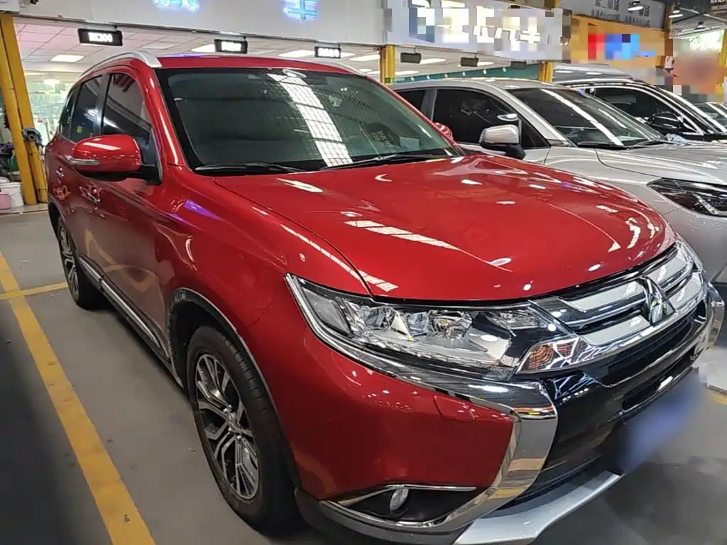 Outlander 2.4 L 4 WD Elite 5-seat