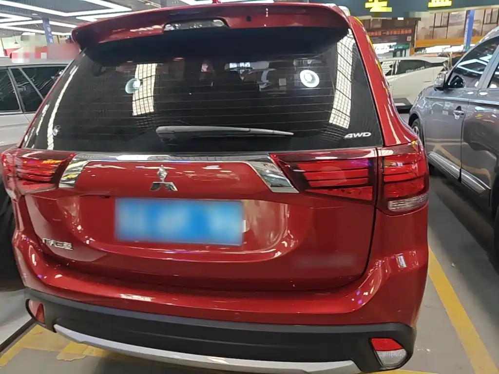 Outlander 2.4 L 4 WD Elite 5-seat