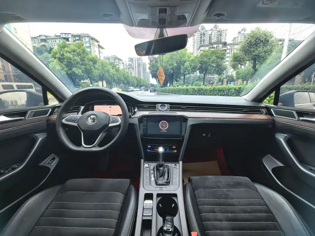 Magotan 330 TSI DSG Luxury