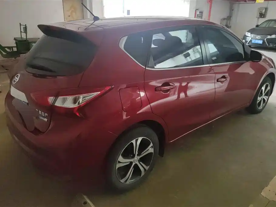 Tiida 1.6 L CVT Smart Travel
