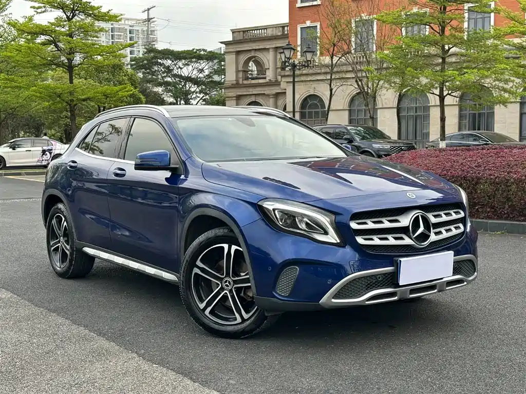 Mercedes-Benz GLA GLA 200 Fashion
