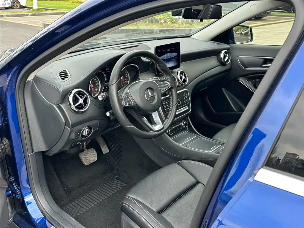 Mercedes-Benz GLA GLA 200 Fashion