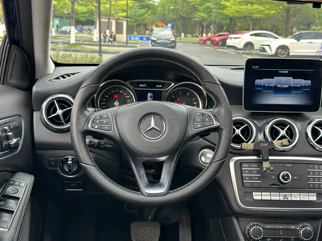 Mercedes-Benz GLA GLA 200 Fashion