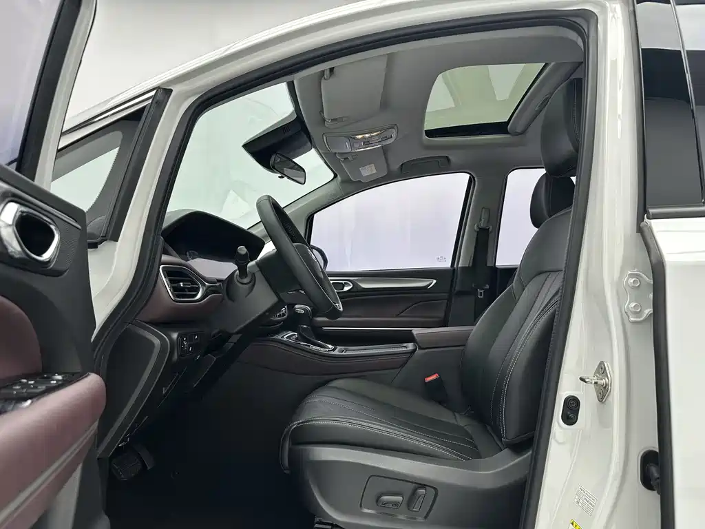 GAC Trumpchi M6 PRO 270 T DCT Luxury