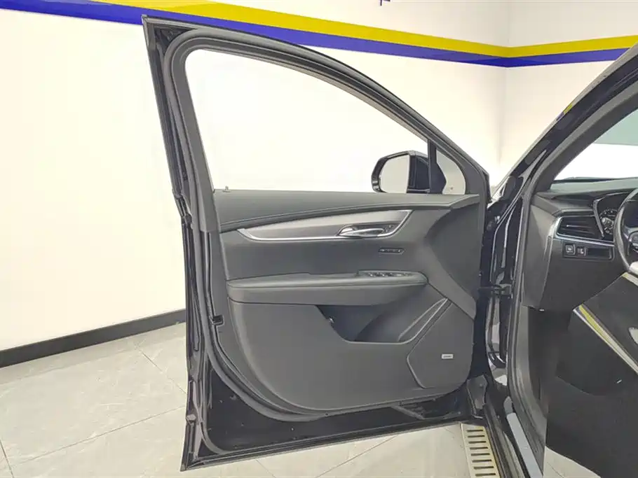 Cadillac XT6 凯迪拉克XT6 2020款 28 T 七座风尚型