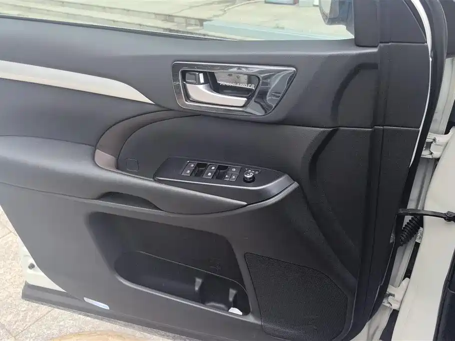 Highlander 2.0 T 4 WD Luxury 7-seat CN-VI