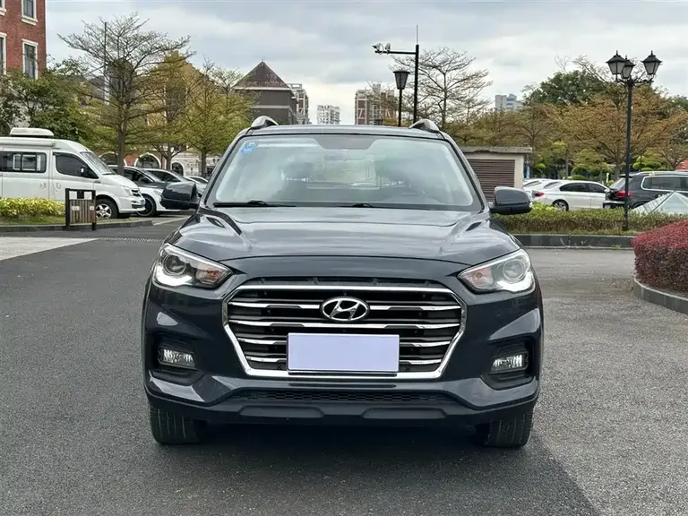 Hyundai ix35 2.0 L Auto 2 WD Brave · Smooth Enjoyment