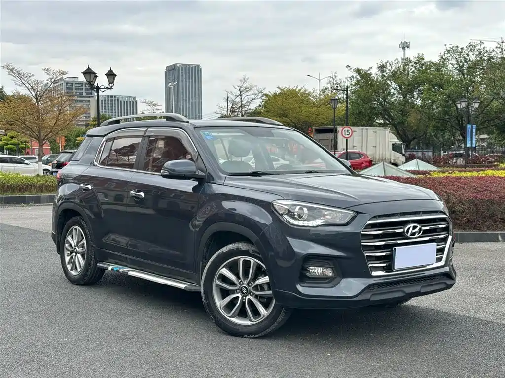 Hyundai ix35 2.0 L Auto 2 WD Brave · Smooth Enjoyment