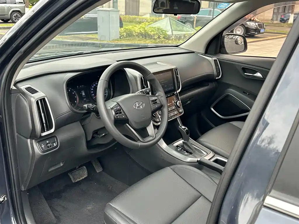 Hyundai ix35 2.0 L Auto 2 WD Brave · Smooth Enjoyment