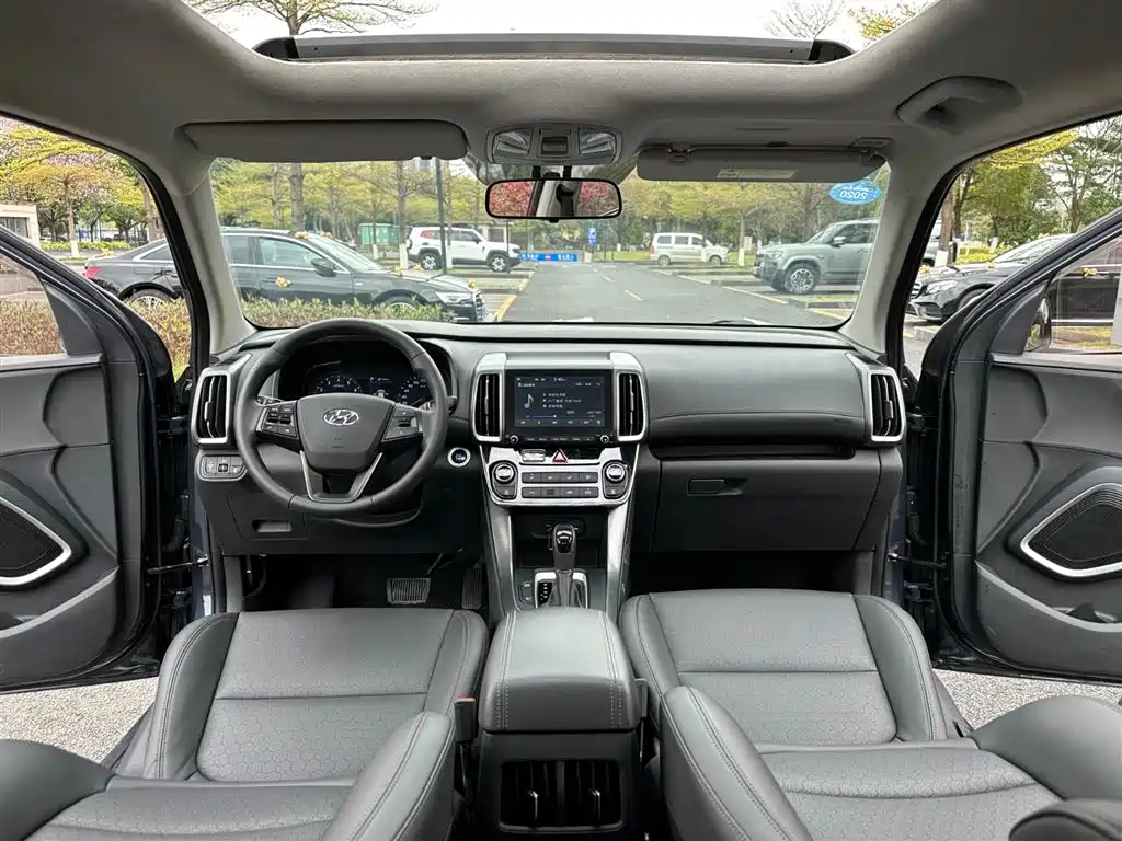 Hyundai ix35 2.0 L Auto 2 WD Brave · Smooth Enjoyment