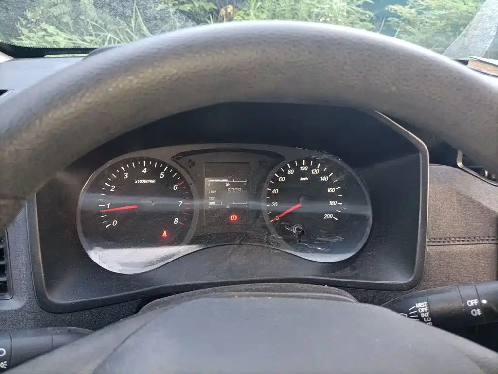 Wuling Hongguang PLUS 1.5 L Manual Standard 5-seat