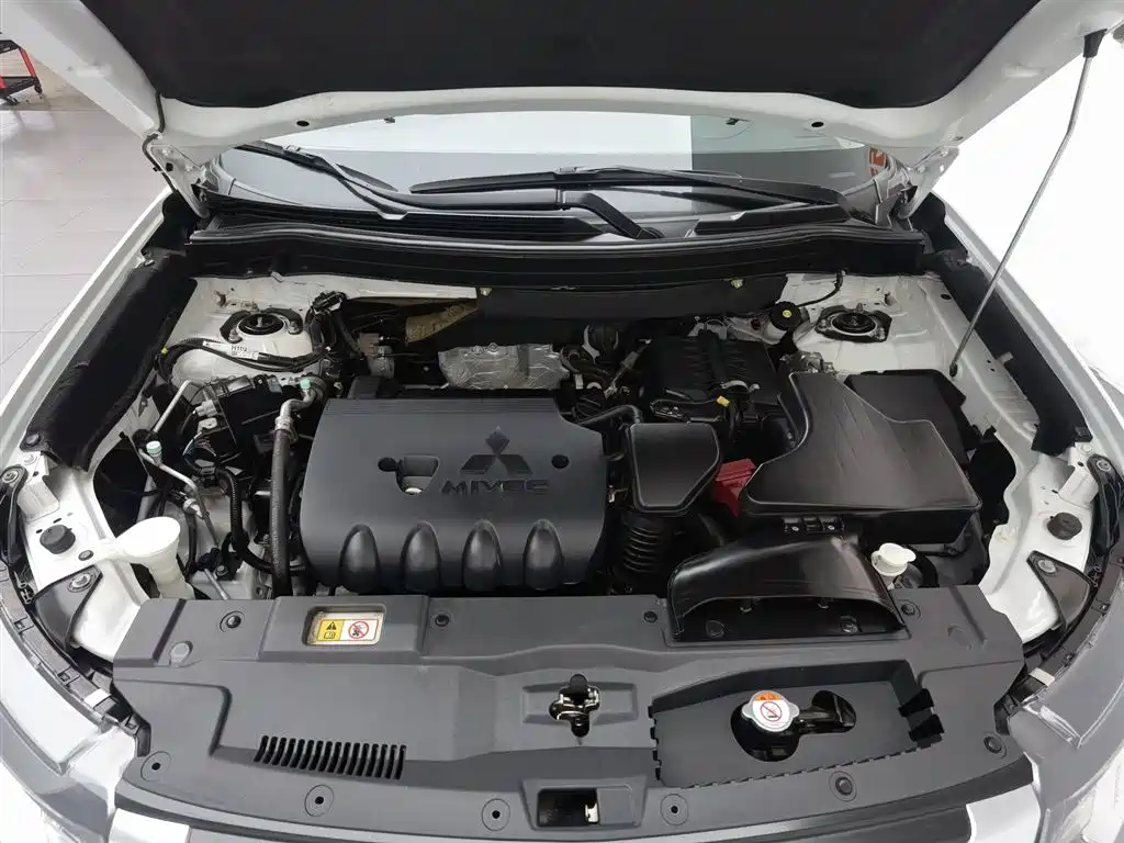 Outlander 2.4 L 4 WD Luxury 7-seat