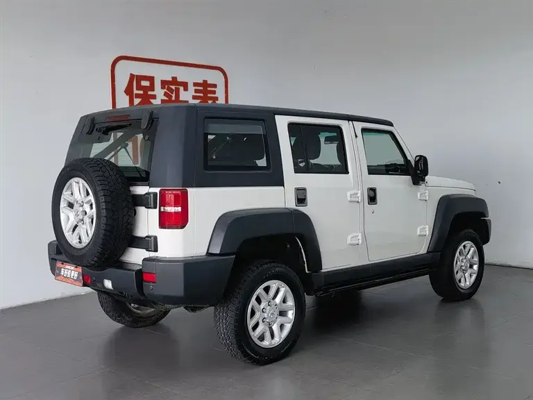 BAIC BJ40 40 L 2.0 T Manual 4 WD Distinguished