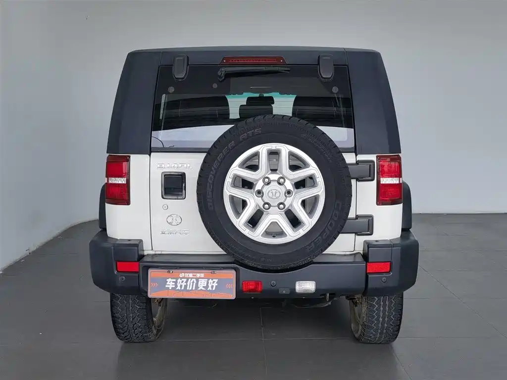 BAIC BJ40 40 L 2.0 T Manual 4 WD Distinguished