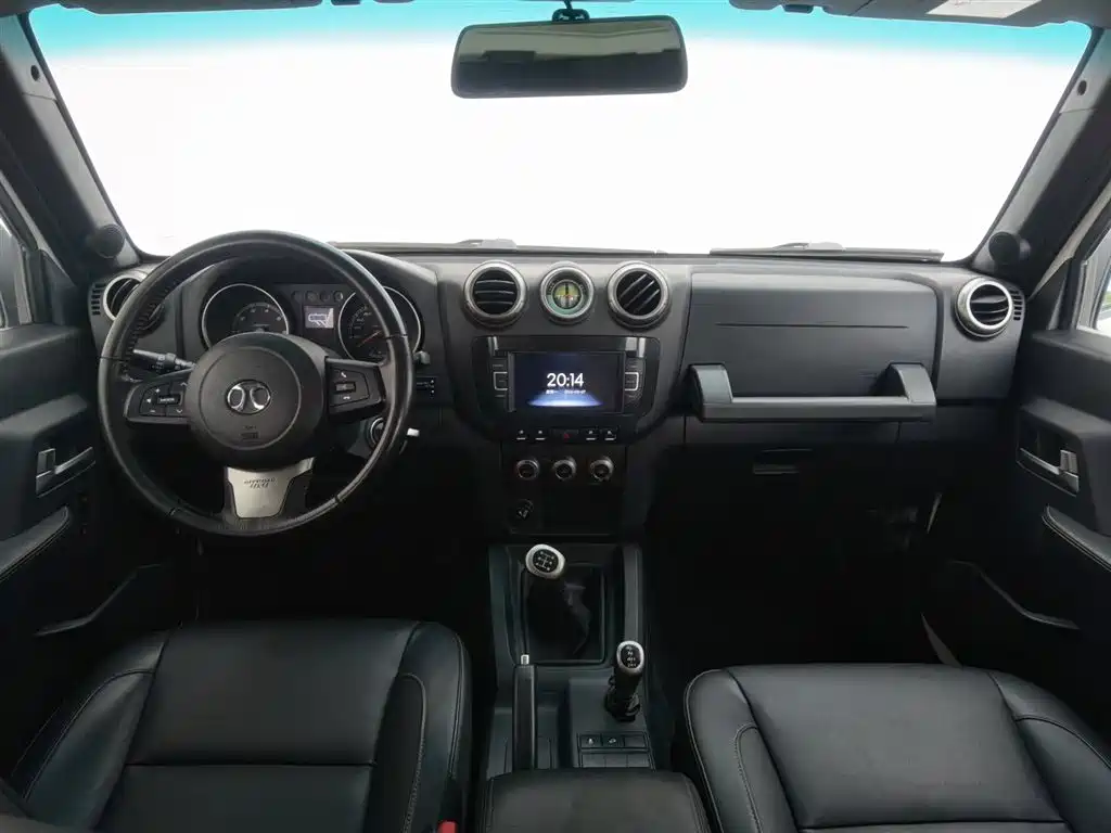 BAIC BJ40 40 L 2.0 T Manual 4 WD Distinguished