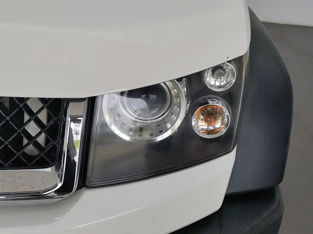 BAIC BJ40 40 L 2.0 T Manual 4 WD Distinguished
