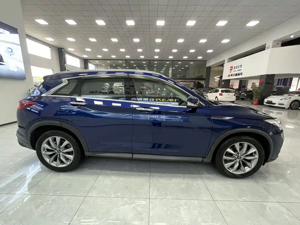 Infiniti QX50 2.0 T 2 WD Fashion