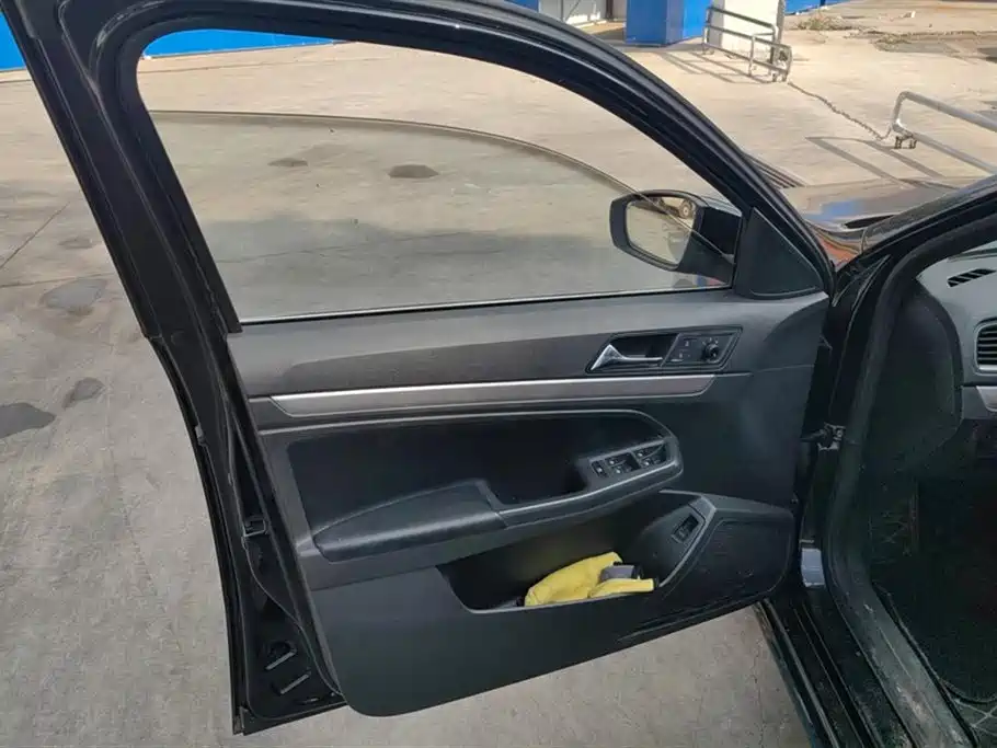 Lavida 1.6 L Auto Style
