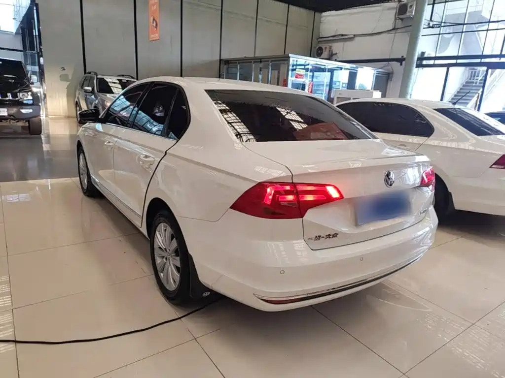 Bora 1.6 L Manual Comfort
