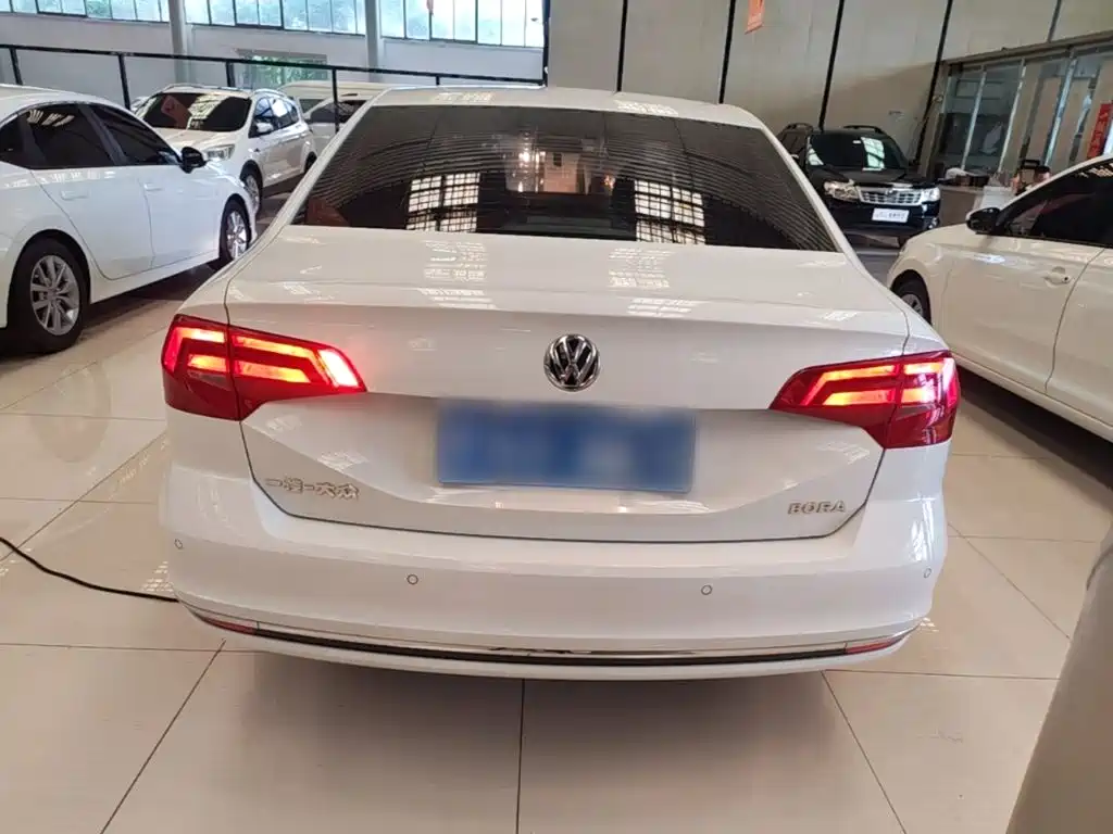 Bora 1.6 L Manual Comfort