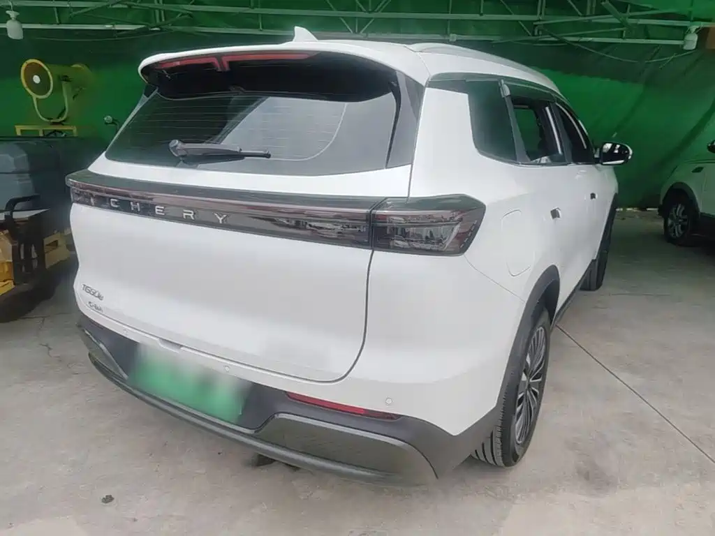 Tiggo 8 PLUS C-DM 1.5 T 116 km Distinguished 5-seat