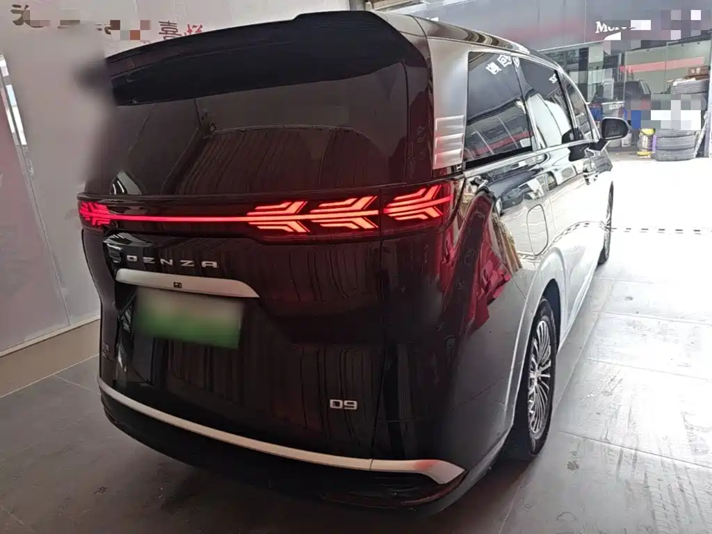 Denza D9 DM-i 1040 Distinguished
