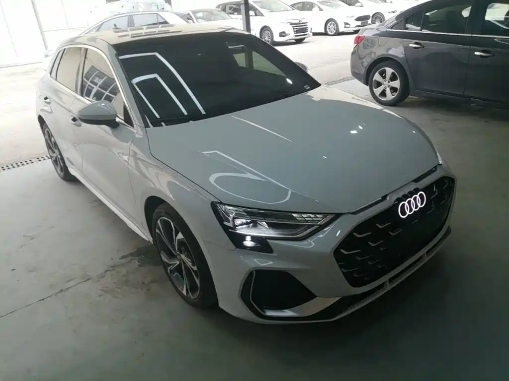 Audi A3 Sportback 35 TFSI Flying Spur Premium