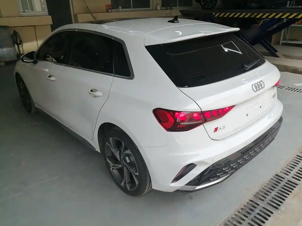 Audi A3 Sportback 35 TFSI Flying Spur Premium
