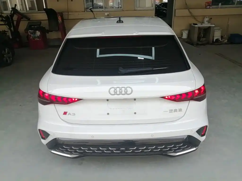 Audi A3 Sportback 35 TFSI Flying Spur Premium