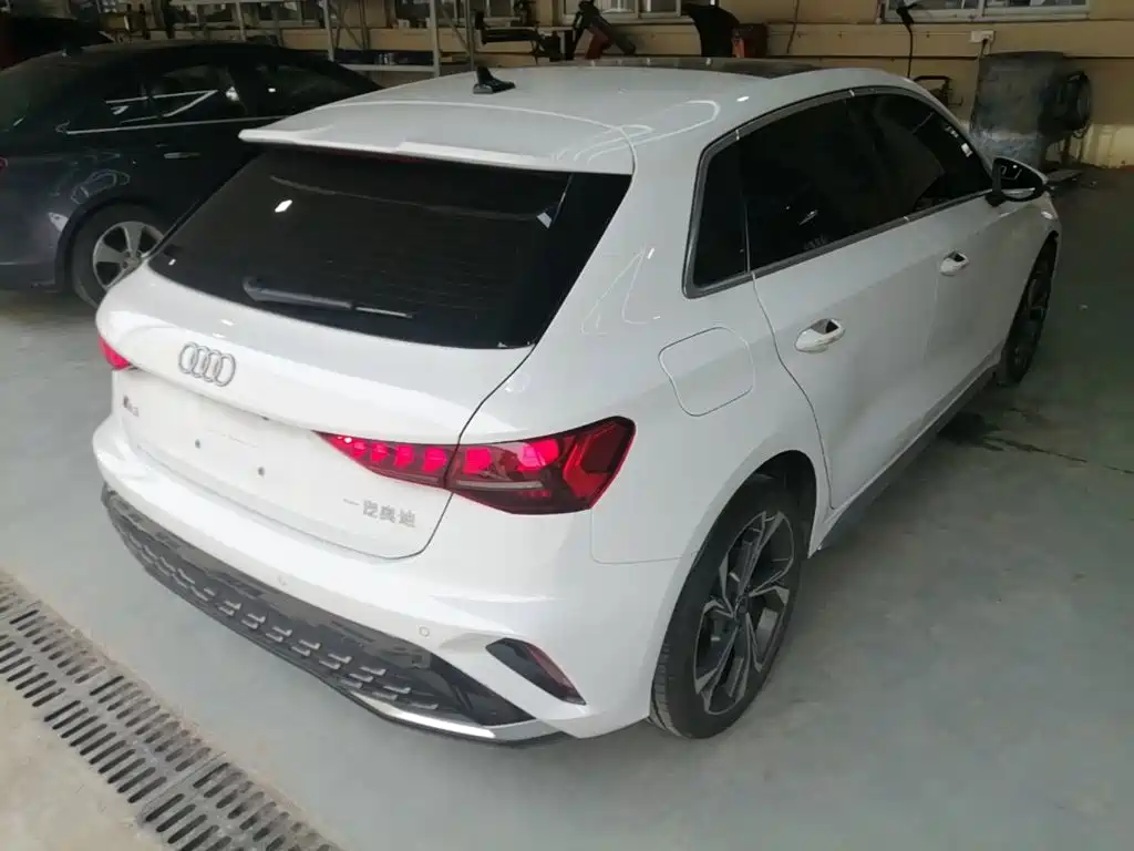 Audi A3 Sportback 35 TFSI Flying Spur Premium