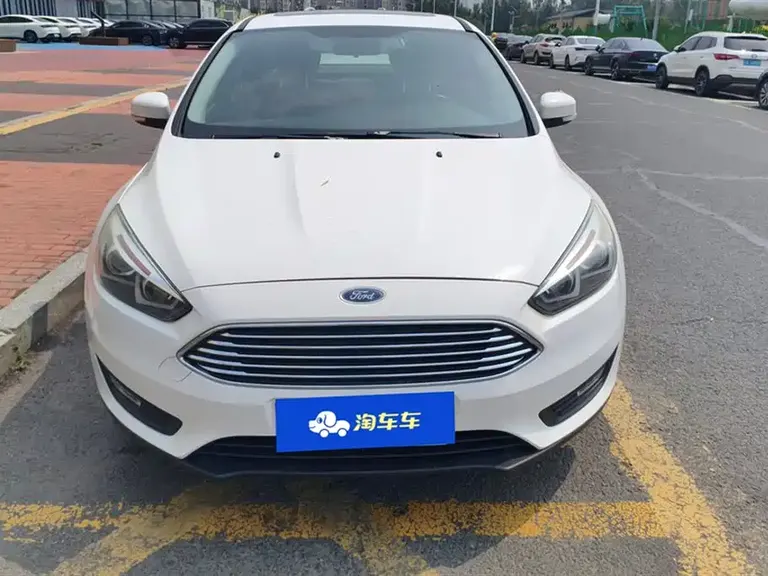 Ford Focus Sedan Classic 1.6 L Manual Style Smart Travel