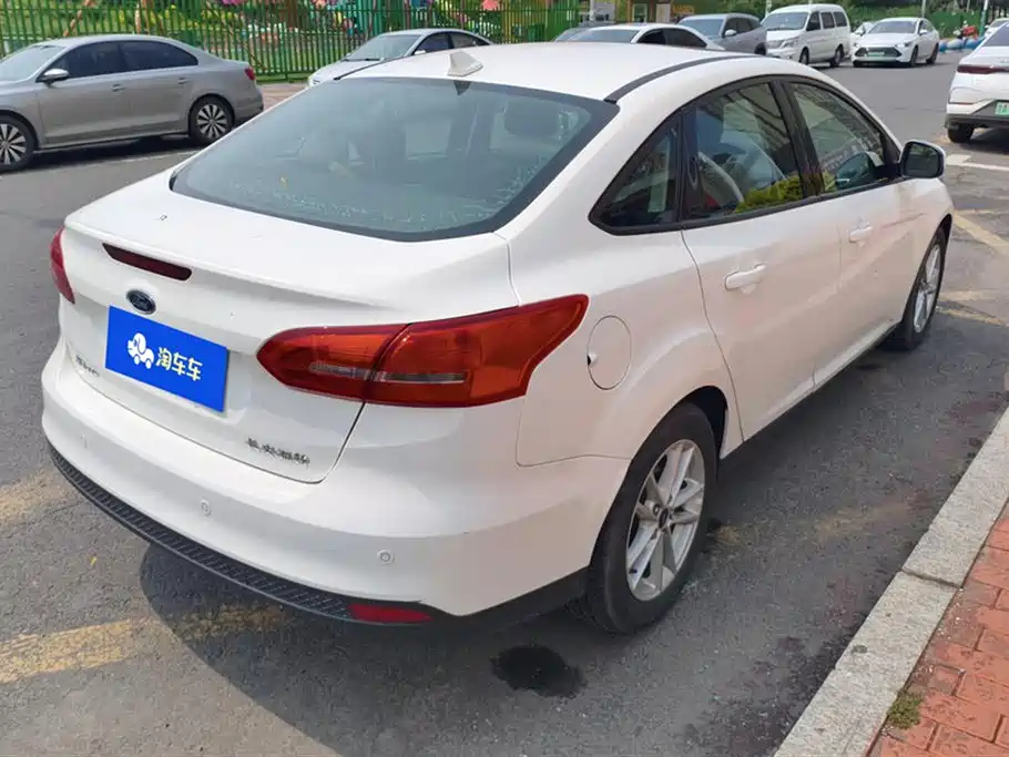 Focus Sedan Classic 1.6 L Manual Style Smart Travel