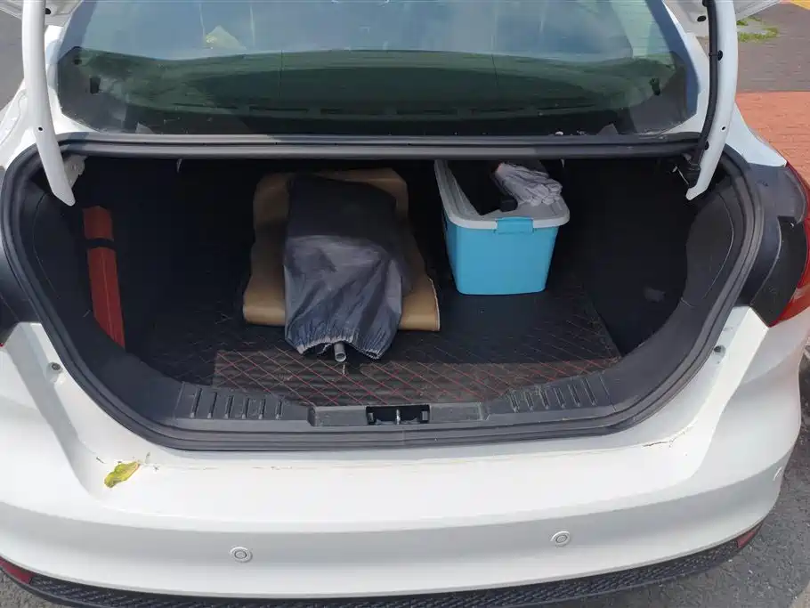 Focus Sedan Classic 1.6 L Manual Style Smart Travel