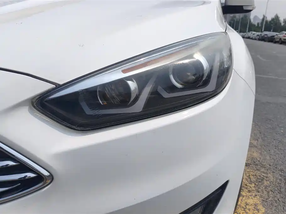 Focus Sedan Classic 1.6 L Manual Style Smart Travel