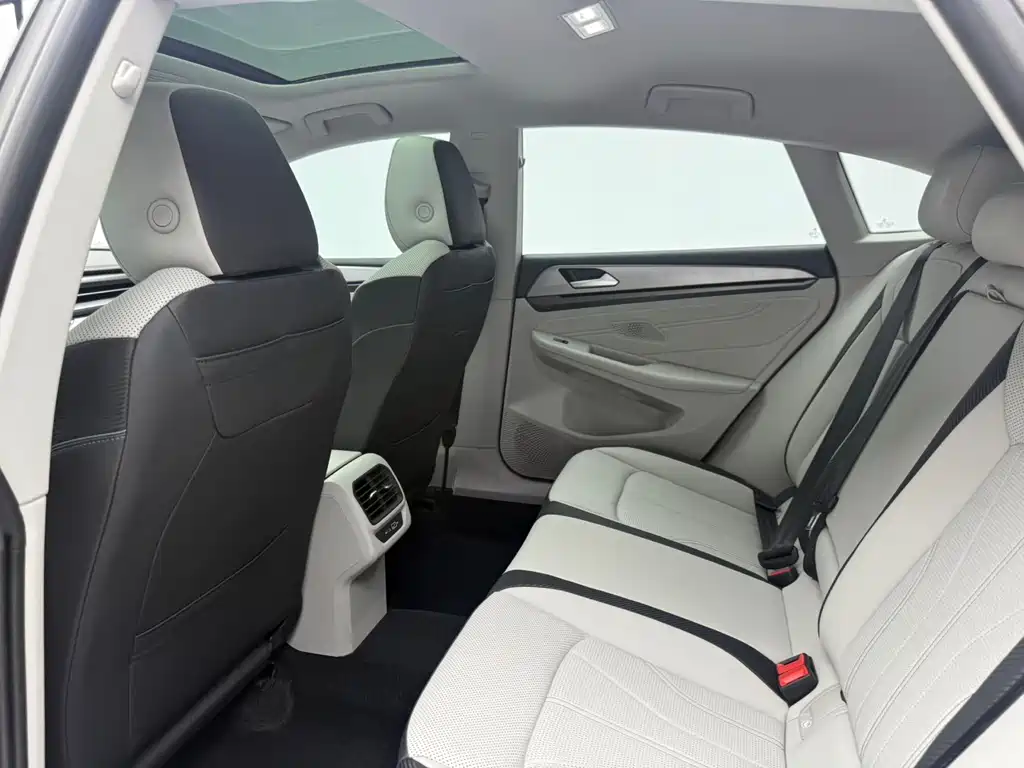 Lamando Lamando L 280 TSI DSG Spicy Cool