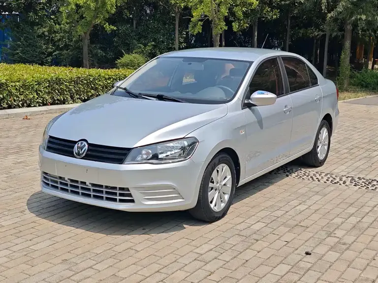Volkswagen Jetta 1.6 L Auto Fashion