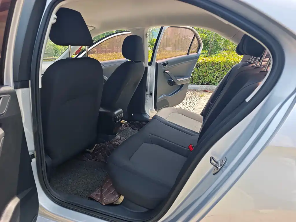 Jetta 1.6 L Auto Fashion