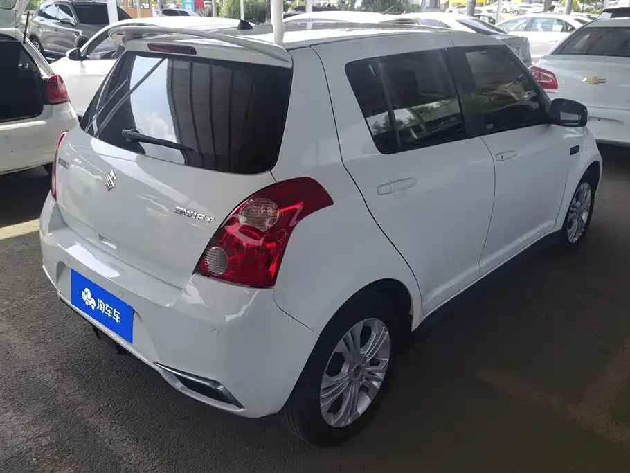 Swift 1.5 L Auto Limited