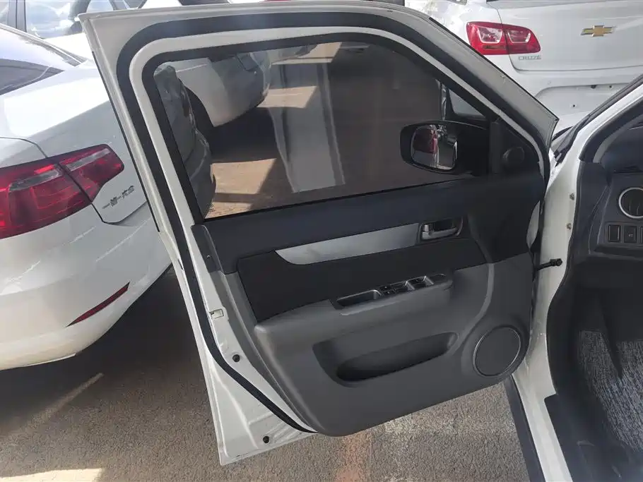 Swift 1.5 L Auto Limited