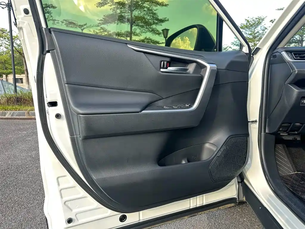RAV4 2.0 L CVT 2 WD Style