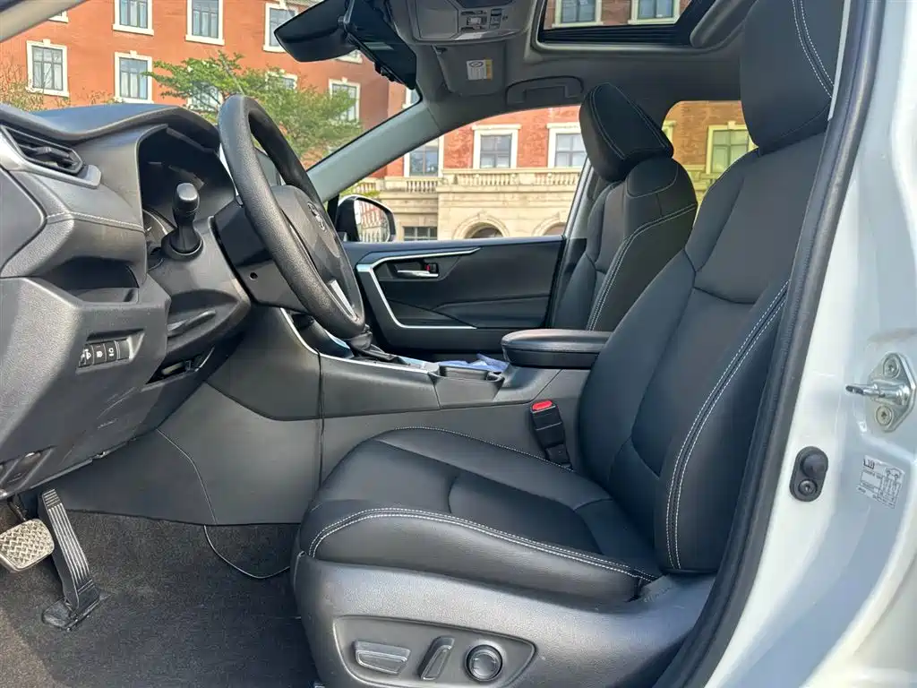 RAV4 2.0 L CVT 2 WD Style