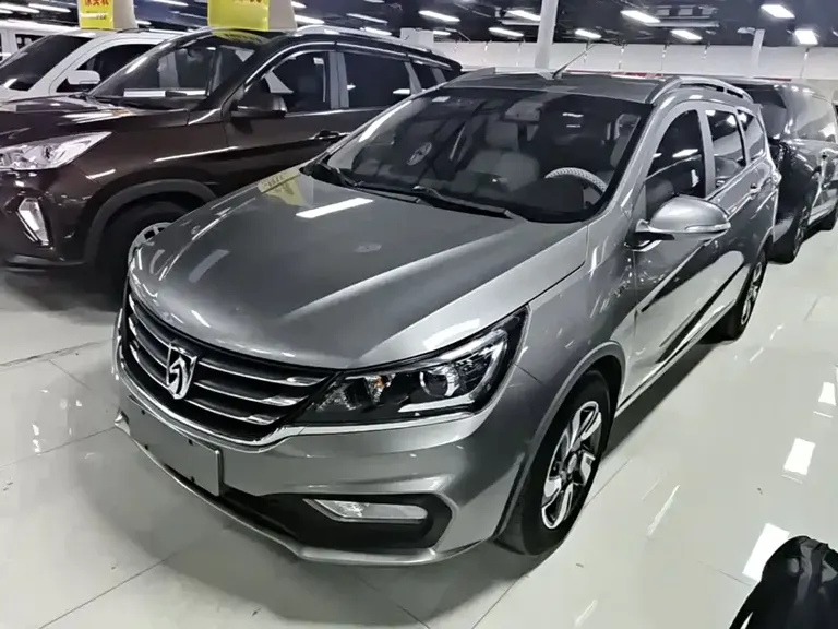 Baojun 310 W 1.5 L Manual Fashion CN-VI