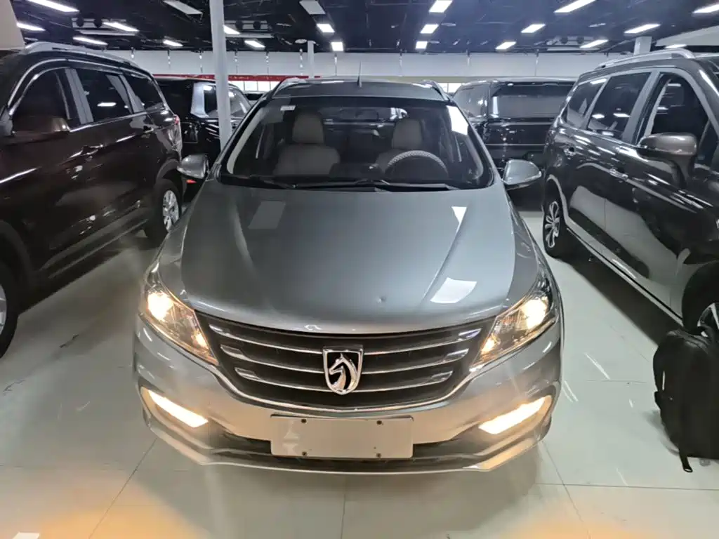 Baojun 310 W 1.5 L Manual Fashion CN-VI