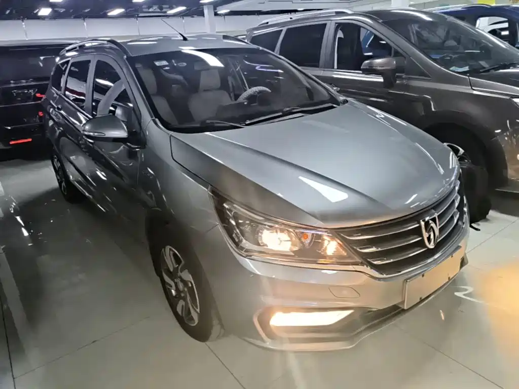 Baojun 310 W 1.5 L Manual Fashion CN-VI